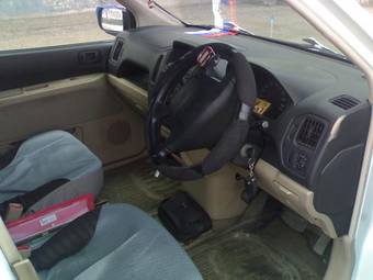 2000 Mitsubishi Dingo Pictures