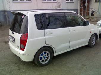 2000 Mitsubishi Dingo Photos