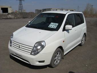 2000 Mitsubishi Dingo Pictures