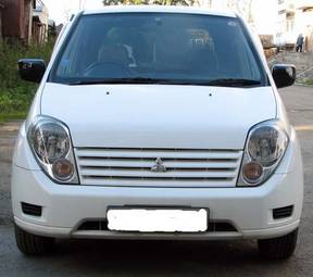 2000 Mitsubishi Dingo Photos