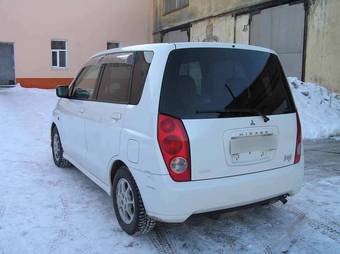 2000 Mitsubishi Dingo Photos