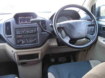 2000 Mitsubishi Dingo Pictures