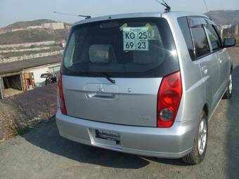 2000 Mitsubishi Dingo Pictures
