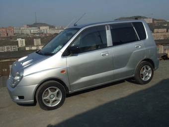 2000 Mitsubishi Dingo Photos