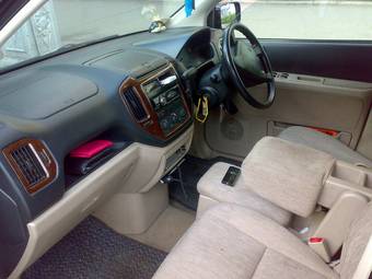 2000 Mitsubishi Dingo Photos