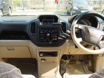 2000 Mitsubishi Dingo Pictures