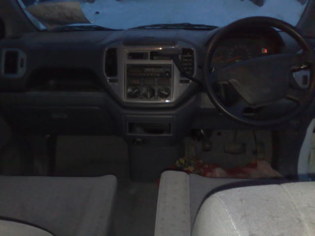 2001 Mitsubishi Dingo