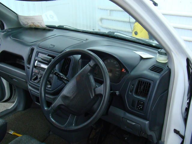 2001 Mitsubishi Dingo