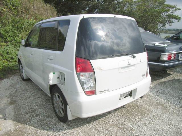 2001 Mitsubishi Dingo Pictures