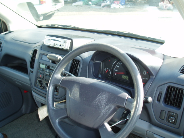 2001 Mitsubishi Dingo Photos