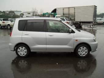 2001 Mitsubishi Dingo Pictures