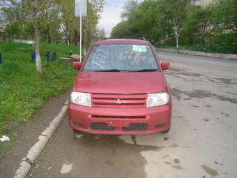 2001 Mitsubishi Dingo Pictures