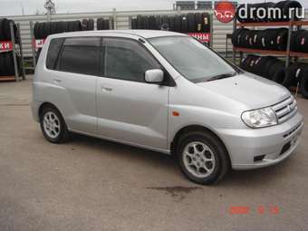 2001 Mitsubishi Dingo Images