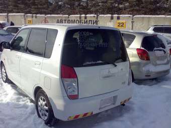 2001 Mitsubishi Dingo Images