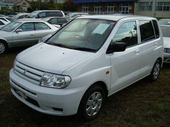 2001 Mitsubishi Dingo Pictures