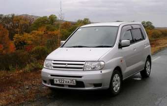 2001 Mitsubishi Dingo Pictures