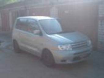 2001 Mitsubishi Dingo Pictures