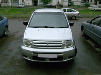 2001 Mitsubishi Dingo Photos