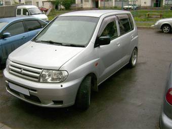 2001 Mitsubishi Dingo Pictures