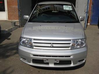 2001 Mitsubishi Dingo Photos