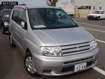 2002 Mitsubishi Dingo Pictures