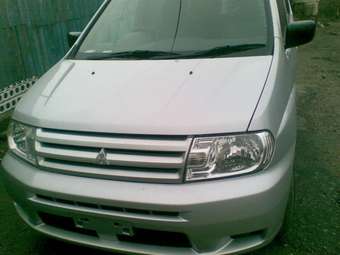 2002 Mitsubishi Dingo Photos