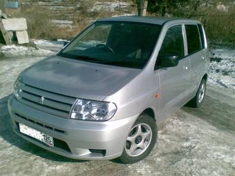 2002 Mitsubishi Dingo Photos