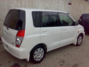 2002 Mitsubishi Dingo Pictures