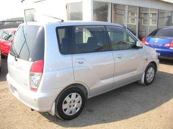 2002 Mitsubishi Dingo Pictures
