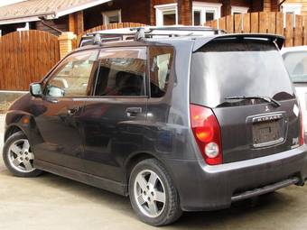 2002 Mitsubishi Dingo Photos