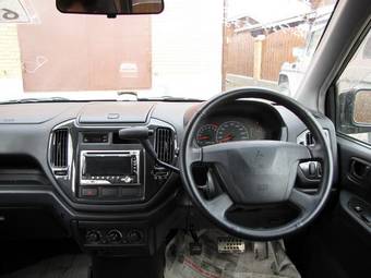 2002 Mitsubishi Dingo Pictures