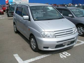 2002 Mitsubishi Dingo Pictures