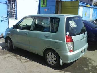 2002 Mitsubishi Dingo Photos