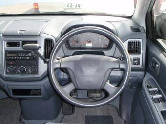 2002 Mitsubishi Dingo Pictures