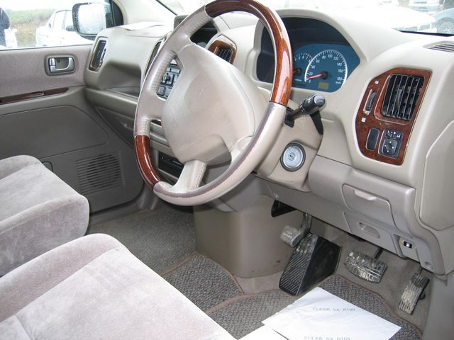 2000 Mitsubishi Dion