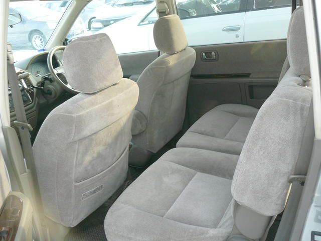 2000 Mitsubishi Dion