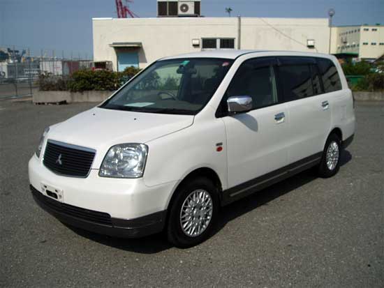 2000 Mitsubishi Dion Images