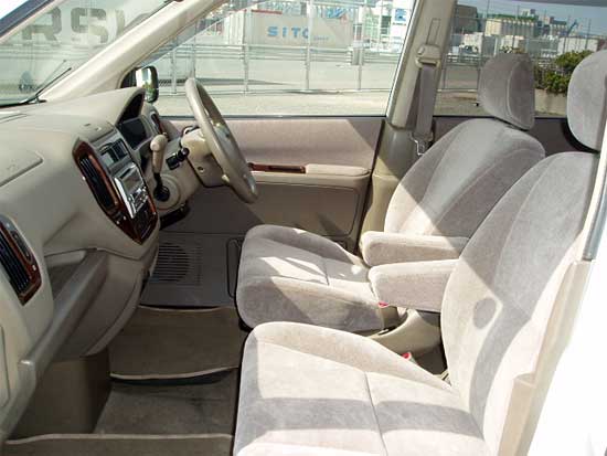 2000 Mitsubishi Dion Pics