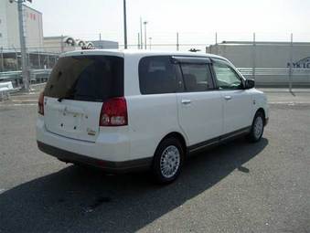 2000 Mitsubishi Dion Photos