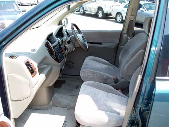 2000 Mitsubishi Dion Images