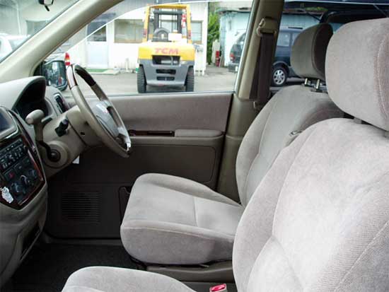 2000 Mitsubishi Dion Images