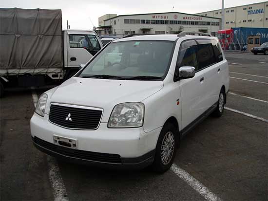 2000 Mitsubishi Dion Photos