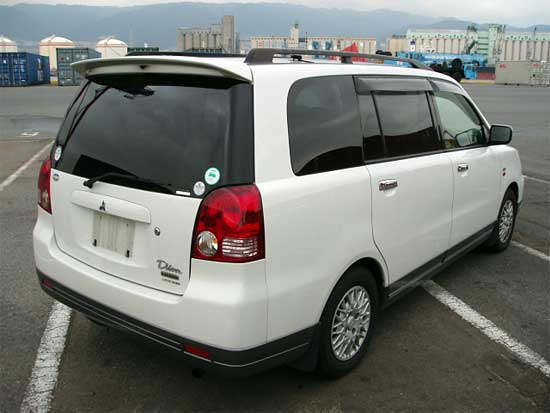 2000 Mitsubishi Dion Photos