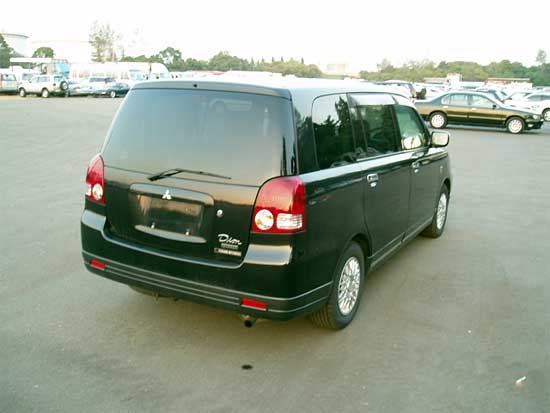 2000 Mitsubishi Dion Images