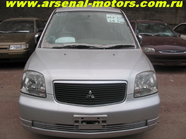 2000 Mitsubishi Dion Photos
