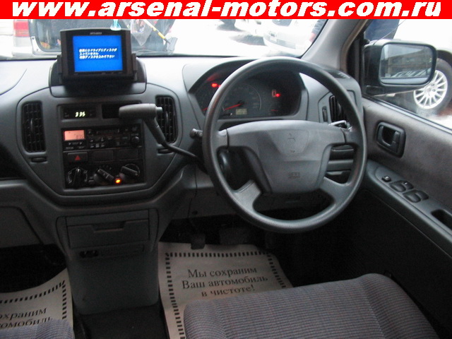 2000 Mitsubishi Dion Photos