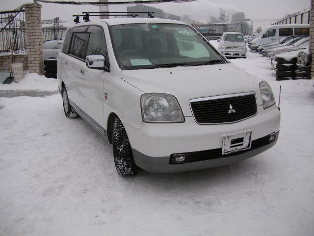 2000 Mitsubishi Dion Photos