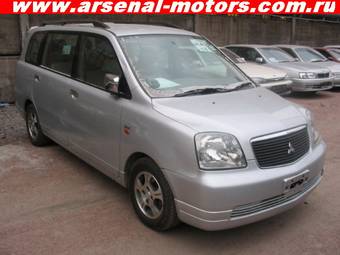 2000 Mitsubishi Dion Pics