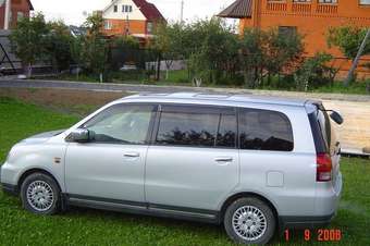 2000 Mitsubishi Dion Photos