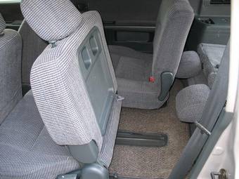 2000 Mitsubishi Dion Photos
